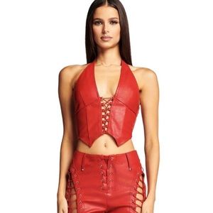 I.AM.GIA red boxes top